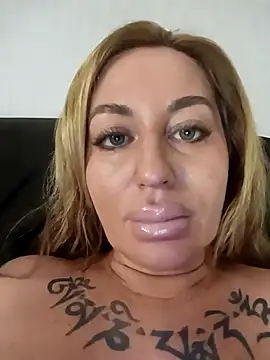 MiaMooly online show from 01-11-26, 04:45