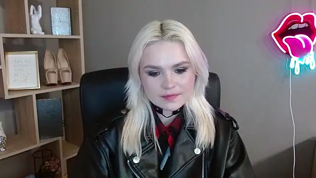 Snapshot of SweetLilyxo chatting on 02-19-26, 02:57 SweetLilyxo online show from 02-19-26, 02:57