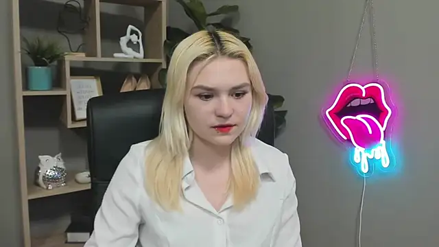 SweetLilyxo online show from 04-13-26, 06:19