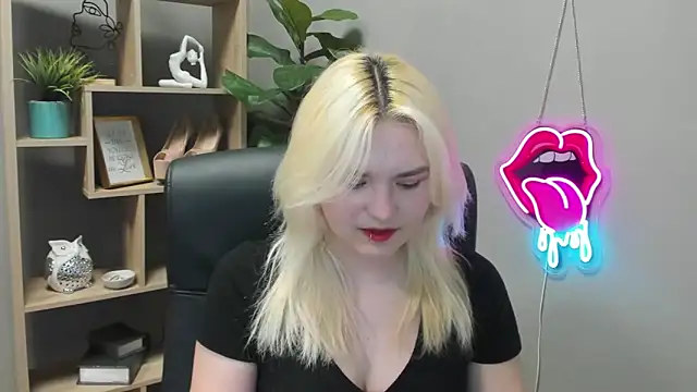 SweetLilyxo online show from 04-20-26, 06:27
