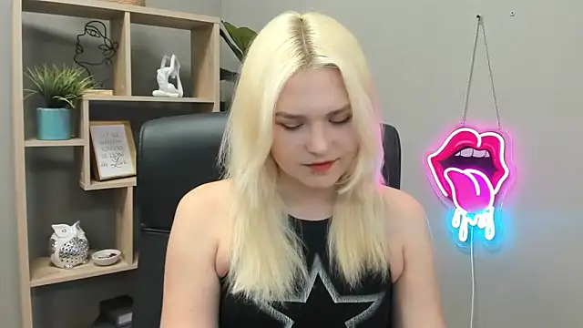 SweetLilyxo online show from 05-20-26, 06:41