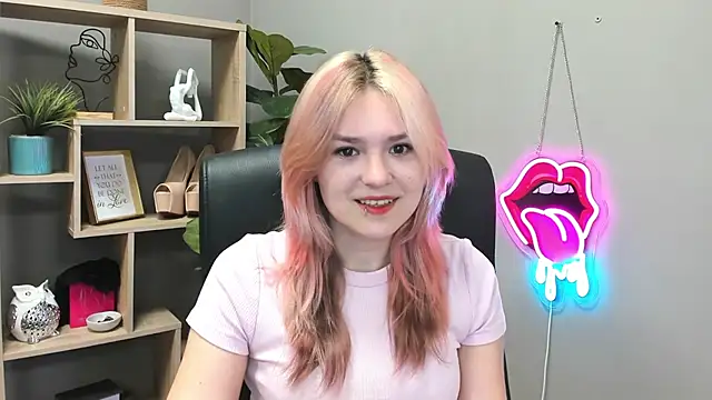 Snapshot of SweetLilyxo chatting on 06-30-26, 06:36 SweetLilyxo online show from 06-30-26, 06:36