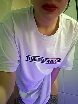 Snapshot of Artt_Juli chatting on 02-13-26, 04:47 Artt Juli online show from 02-13-26, 04:47