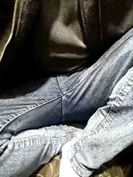 Snapshot of Aww21 chatting on 03-29-26, 06:30 Aww21 online show from 03-29-26, 06:30