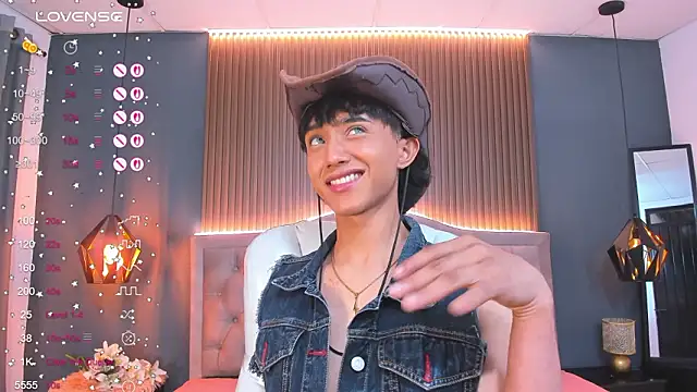 Snapshot of Noa_03 chatting on 02-04-26, 01:06 Noa 03 online show from 02-04-26, 01:06