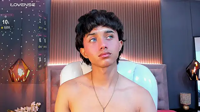 Snapshot of Noa_03 chatting on 02-11-26, 01:49 Noa 03 online show from 02-11-26, 01:49