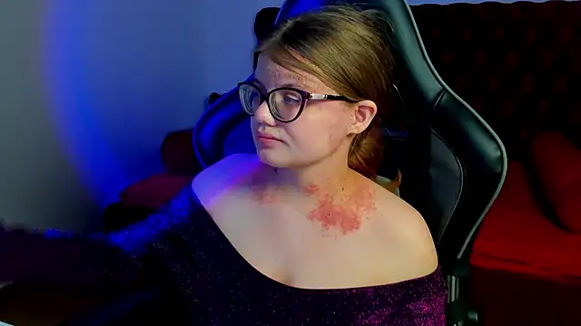 ChloeHalses online show from 03-30-26, 05:08