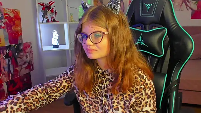 ChloeHalses online show from 04-11-26, 05:06