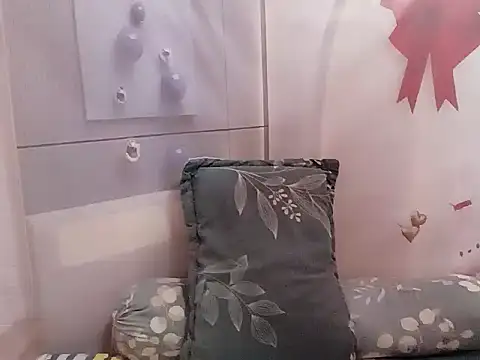 Snapshot of Hello-Kitty001 chatting on 03-02-26, 05:30 Hello-Kitty001 online show from 03-02-26, 05:30