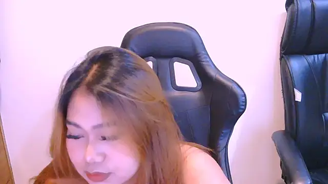 Snapshot of vien_pussy69 chatting on 02-14-26, 11:51 vien pussy69 online show from 02-14-26, 11:51