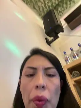 Snapshot of Emma_Sanz__ chatting on 02-20-26, 01:35 Emma Sanz online show from 02-20-26, 01:35