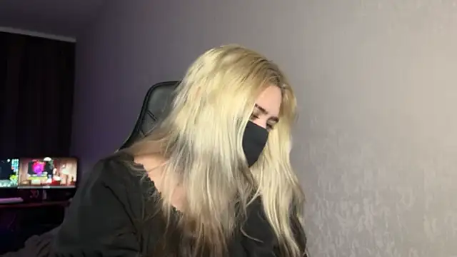 Snapshot of UnaXyling chatting on 02-08-26, 10:07 UnaXyling online show from 02-08-26, 10:07