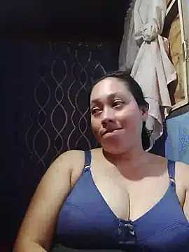 Snapshot of May_Bombs chatting on 05-08-26, 01:00 May Bombs online show from 05-08-26, 01:00
