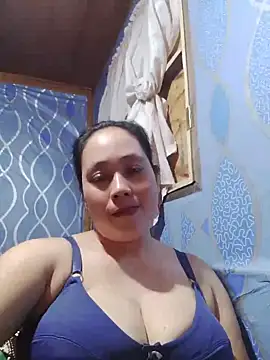 Snapshot of May_Bombs chatting on 05-08-26, 02:00 May Bombs online show from 05-08-26, 02:00