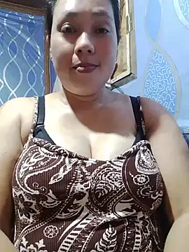 Snapshot of May_Bombs chatting on 05-20-26, 01:23 May Bombs online show from 05-20-26, 01:23