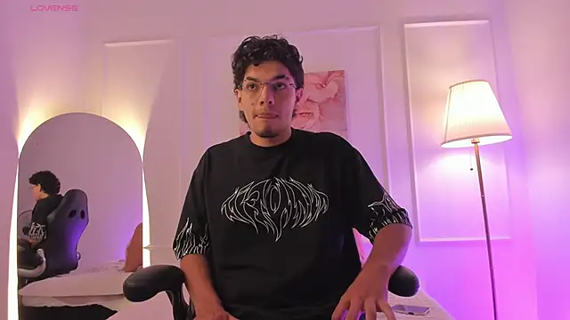 Snapshot of Axel_Creed chatting on 02-22-26, 02:45 Axel Creed online show from 02-22-26, 02:45