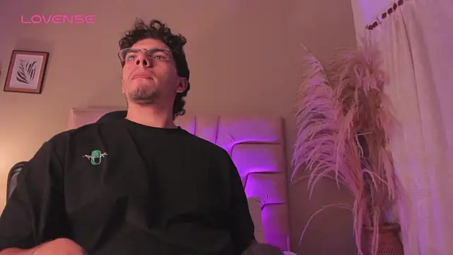 Snapshot of Axel_Creed chatting on 02-28-26, 03:51 Axel Creed online show from 02-28-26, 03:51