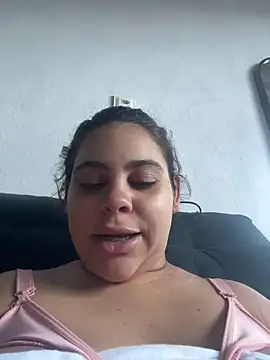 Snapshot of Adriputinha chatting on 05-04-26, 07:43 Adriputinha online show from 05-04-26, 07:43