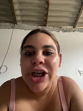 Snapshot of Adriputinha chatting on 06-26-26, 05:39 Adriputinha online show from 06-26-26, 05:39