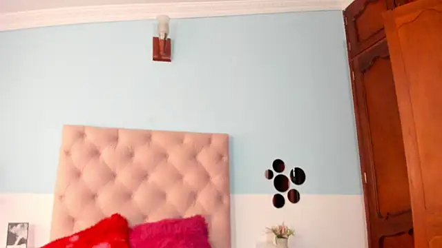 Snapshot of Zoe_grey0 chatting on 02-14-26, 01:30 Zoe grey0 online show from 02-14-26, 01:30