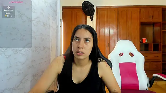 Emily and Soffy online show from 03-10-26, 11:59