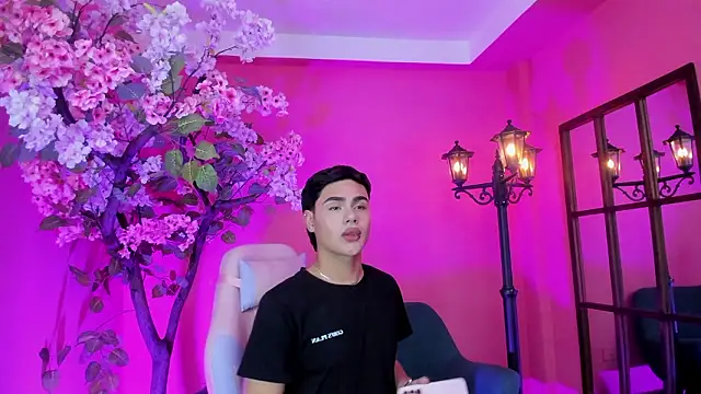 Snapshot of FemNoa chatting on 02-06-26, 12:08 FemNoa online show from 02-06-26, 12:08