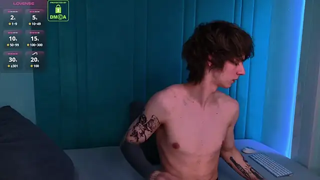 Snapshot of HoogWilder chatting on 02-20-26, 08:20 HoogWilder online show from 02-20-26, 08:20