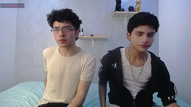 Snapshot of Eliotkinky chatting on 02-12-26, 02:12 Eliotkinky online show from 02-12-26, 02:12