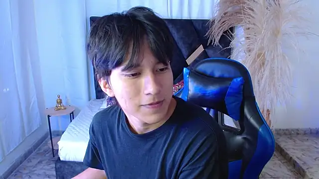 Snapshot of nikoo_18 chatting on 02-14-26, 02:47 nikoo 18 online show from 02-14-26, 02:47