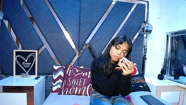 Snapshot of Maggyx chatting on 06-03-26, 01:25 Maggyx online show from 06-03-26, 01:25