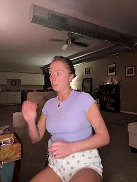 Snapshot of mooviebaby chatting on 02-18-26, 12:28 mooviebaby online show from 02-18-26, 12:28