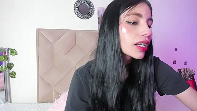 Snapshot of Chloe_Miller_2 chatting on 06-25-26, 03:06 Chloe Miller 2 online show from 06-25-26, 03:06
