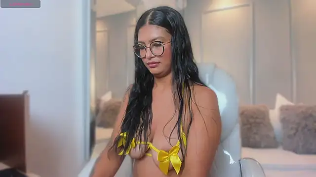 Snapshot of MiaSmit_ chatting on 02-14-26, 03:25 MiaSmit online show from 02-14-26, 03:25