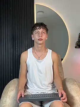 Snapshot of ARON_LUXX chatting on 02-04-26, 03:12 ARON LUXX online show from 02-04-26, 03:12