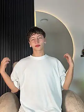 Snapshot of ARON_LUXX chatting on 02-09-26, 03:10 ARON LUXX online show from 02-09-26, 03:10