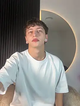 Snapshot of ARON_LUXX chatting on 02-10-26, 03:10 ARON LUXX online show from 02-10-26, 03:10