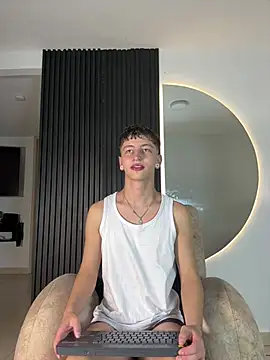 Snapshot of ARON_LUXX chatting on 02-18-26, 03:02 ARON LUXX online show from 02-18-26, 03:02