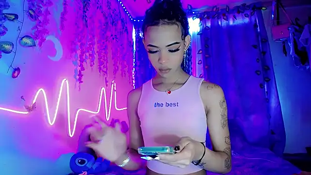 Snapshot of DahliaGill chatting on 07-15-26, 04:12 DahliaGill online show from 07-15-26, 04:12
