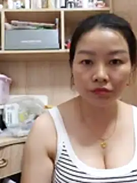 Snapshot of Jennie_dogy chatting on 07-17-26, 12:56 Jennie dogy online show from 07-17-26, 12:56