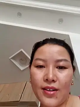 Snapshot of Jennie_dogy chatting on 07-18-26, 01:32 Jennie dogy online show from 07-18-26, 01:32