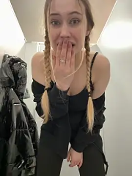 Snapshot of blonde_exe chatting on 02-20-26, 02:28 blonde exe online show from 02-20-26, 02:28