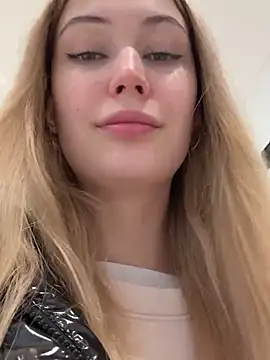 Snapshot of blonde_exe chatting on 02-21-26, 03:46 blonde exe online show from 02-21-26, 03:46