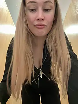 Snapshot of blonde_exe chatting on 04-23-26, 03:25 blonde exe online show from 04-23-26, 03:25