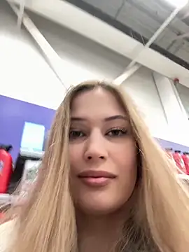 Snapshot of blonde_exe chatting on 04-28-26, 03:17 blonde exe online show from 04-28-26, 03:17