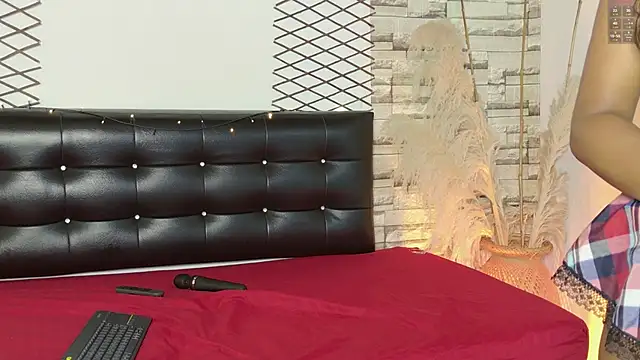 Lia James  online show from 03-30-26, 11:44