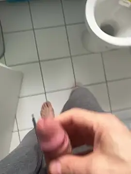 ManuelCervantes1972 online show from 04-12-26, 08:19