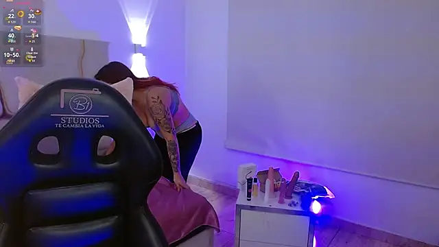 Snapshot of Sashaa_tay chatting on 02-21-26, 07:15 Sashaa tay online show from 02-21-26, 07:15