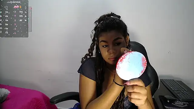 Snapshot of yaazhinii chatting on 02-28-26, 12:06 yaazhinii online show from 02-28-26, 12:06