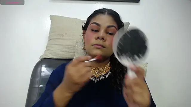 Snapshot of yaazhinii chatting on 04-23-26, 11:42 yaazhinii online show from 04-23-26, 11:42
