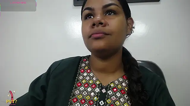 Snapshot of yaazhinii chatting on 05-25-26, 11:49 yaazhinii online show from 05-25-26, 11:49